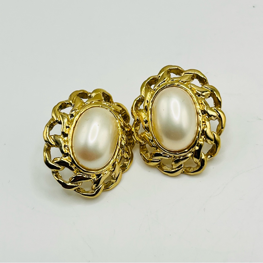 Vintage Trifari Pierced Earrings Gold Tone Open Filigree Faux Pearl 1 19$